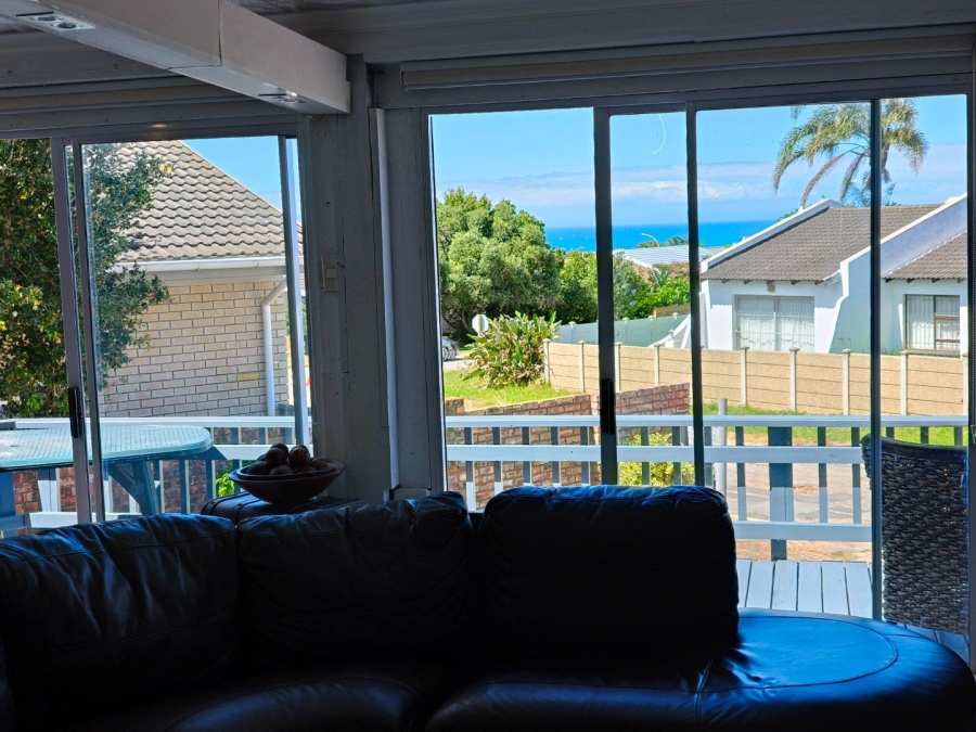 3 Bedroom Property for Sale in Wavecrest Eastern Cape